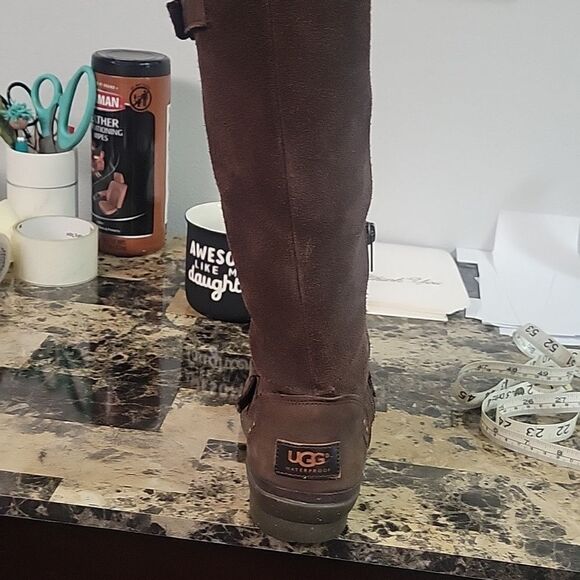 UGG THOMSEN STOUT WATER AND SNOW RESISTANT LEATHER BOOTS, SZ 8 - Picture 12 of 12